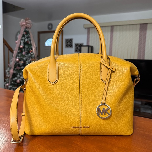 MICHAEL KORS Hyde Large Pebbled Leather Satchel in Golden Rod - Picture 4 of 8